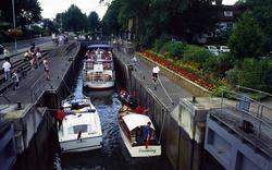 Boulter's Lock, Canal Boats c.1995, Maidenhead