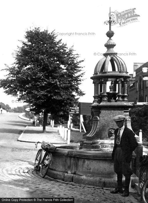 Photo of Maidenhead, Bridge Street Fountain 1925