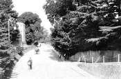 Castle Hill Looking West 1904, Maidenhead
