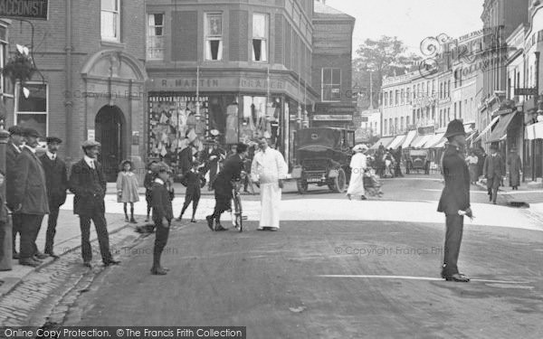 Photo of Maidenhead, High Street, Traffic Policeman And People 1911