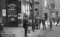 People In The High Street 1911, Maidenhead