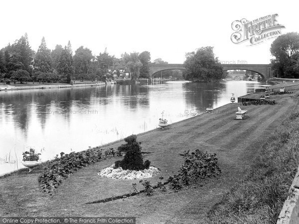 Photo of Maidenhead, Showing The Two Bridges 1925