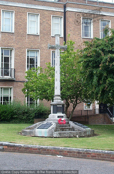 Photo of Maidenhead, War Memorial 2004