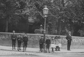 Ready For Church 1901, Maldon