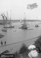 Watching The Boys From Riverbank 1895, Maldon