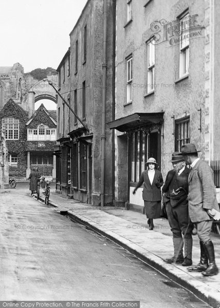 Photo of Malmesbury, Gentlemen In High Street 1924