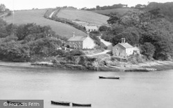 Cottages And Boats 1895, Malpas