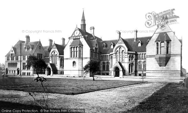 Photo of Manchester, Owen's College c.1876
