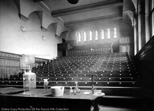 Photo of Manchester, Owens College, Chemistry Theatre 1895