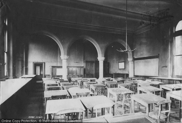 Photo of Manchester, Owens College, Engineering Drawing Room 1895