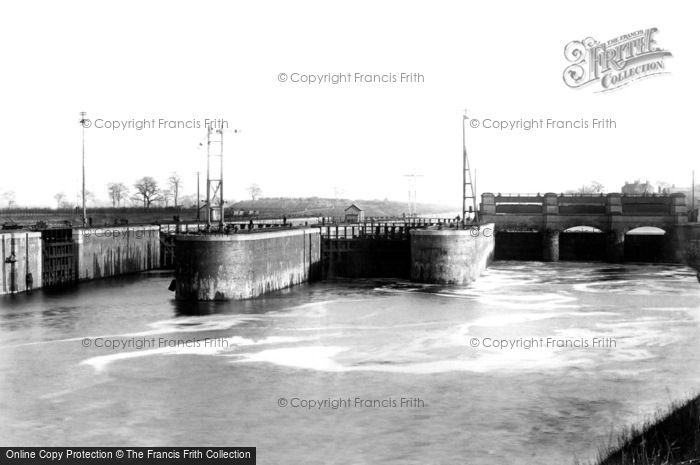 Photo of Manchester Ship Canal, Latchford Locks 1894