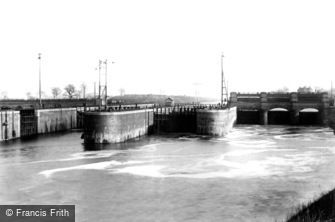 Manchester Ship Canal, Latchford Locks 1894
