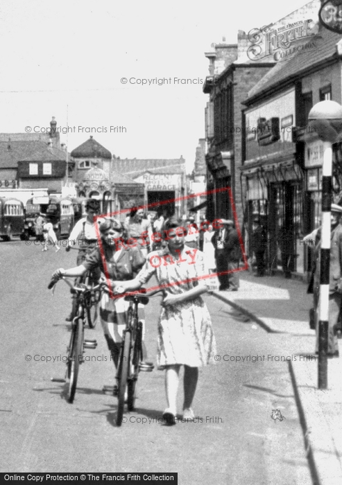 Photo of March, Pushing Bicycles On Broad Street c.1950