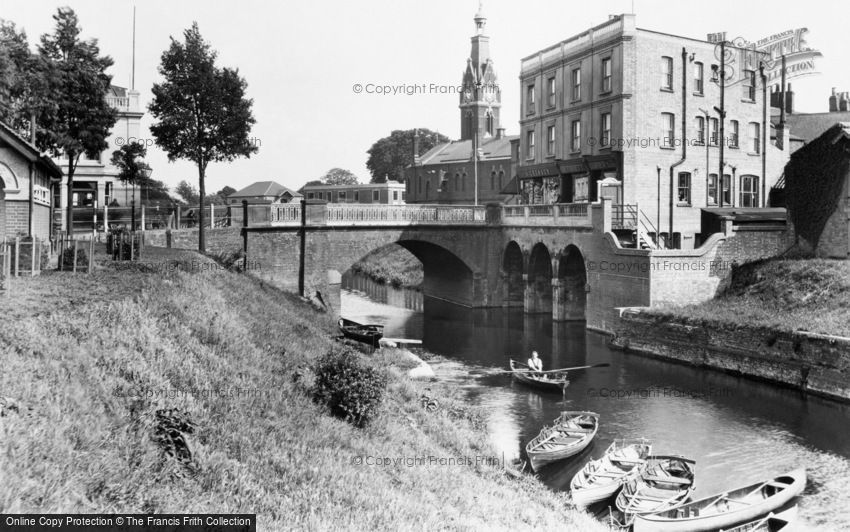March, the Bridge from Nene Quay 1929