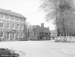 Chequers Hotel c.1950, Maresfield