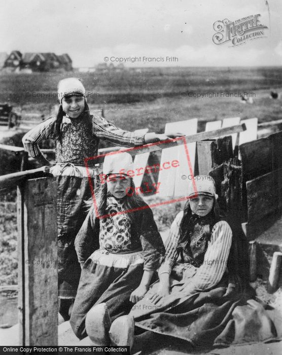 Photo of Marken, Children In Traditional Costume c.1900