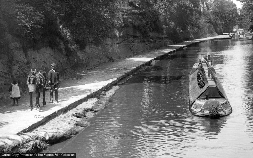 Market Drayton, a Barge 1911