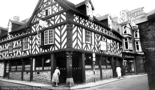 Photo of Market Drayton, Bank Buildings c.1960