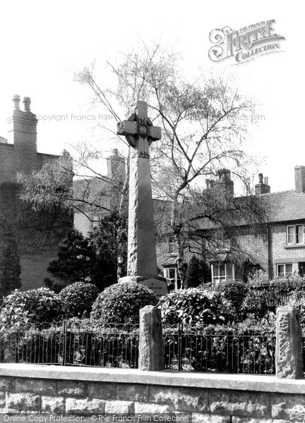 Photo of Market Drayton, War Memorial c.1950