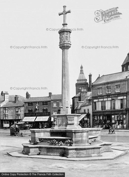 Photo of Market Harborough, Memorial Cross 1922