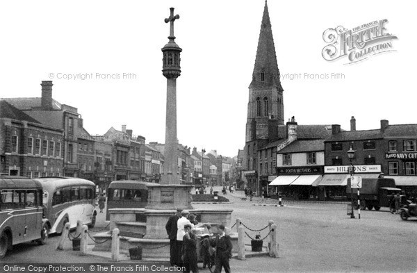 Photo of Market Harborough, Memorial Cross c.1950
