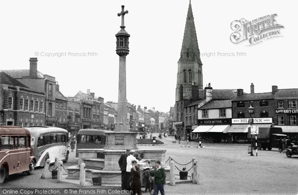 Photo of Market Harborough, Memorial Cross c.1950