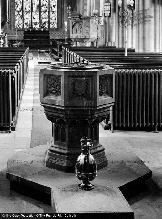 Photo of Market Harborough, Parish Church Font 1922