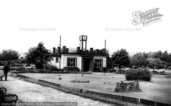 Photo of Market Harborough, The Putting Green, Welland Park c.1955