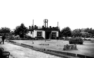 The Putting Green, Welland Park c.1955, Market Harborough