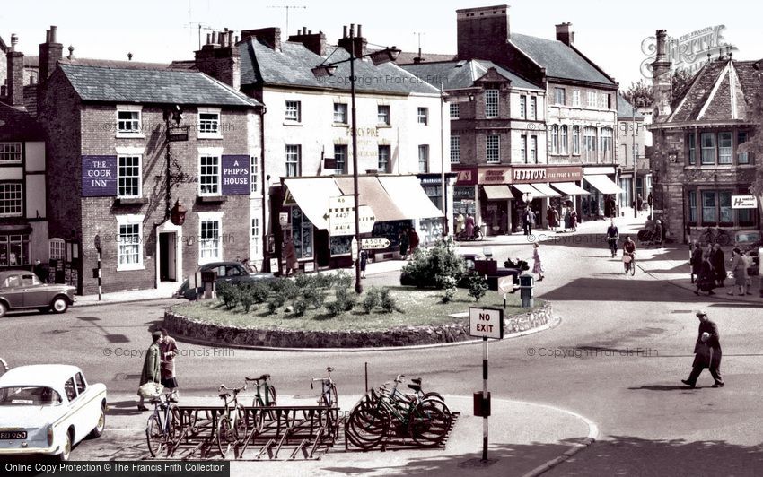 Market Harborough, the Square and High Street c1965