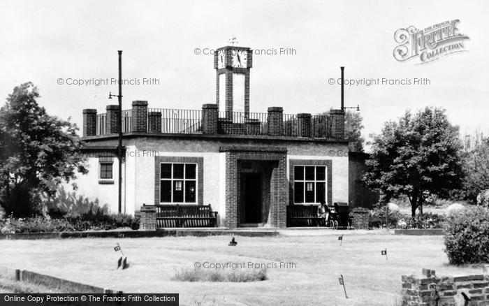 Photo of Market Harborough, Welland Park, The Pavilion c.1955