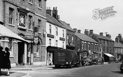 High Street, Londesborough Arms c.1950, Market Weighton