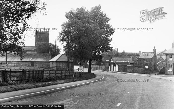 Photo of Market Weighton, Londesborough Road c.1955