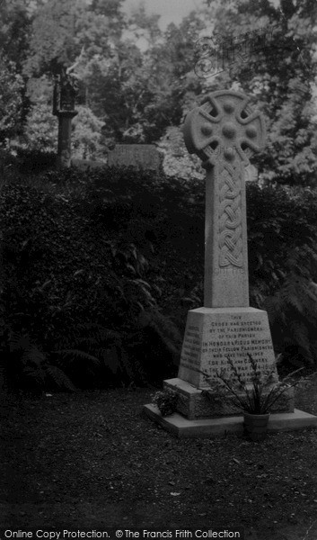 Photo of Mawgan Porth, War Memorial c.1940