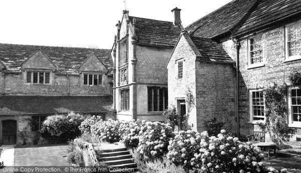 Photo of Melcombe Bingham, Bingham's Melcombe Manor House, the Courtyard c1960