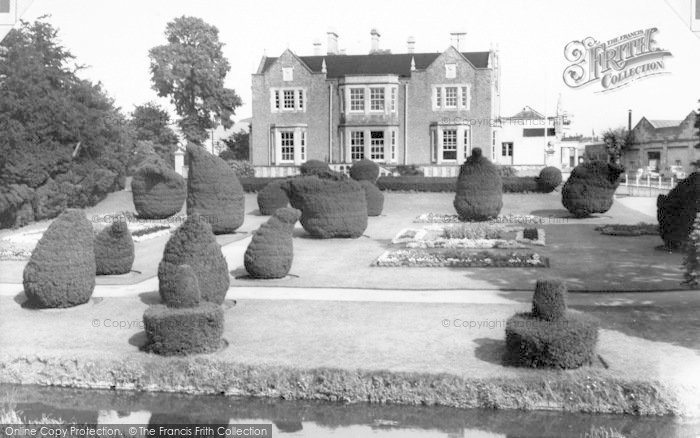 Photo of Melton Mowbray, Memorial Gardens c.1960