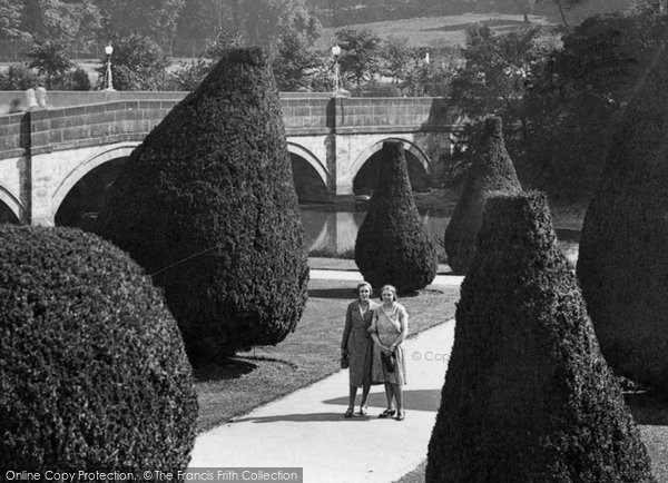 Photo of Melton Mowbray, Women In Egerton Lodge Gardens 1932