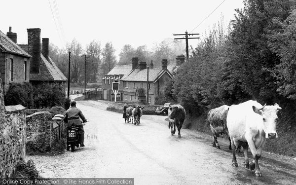 Photo of Meonstoke, Bucks Head Hill c.1955