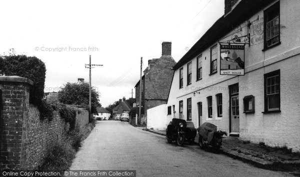 Photo of Meonstoke, The Malt House c.1960