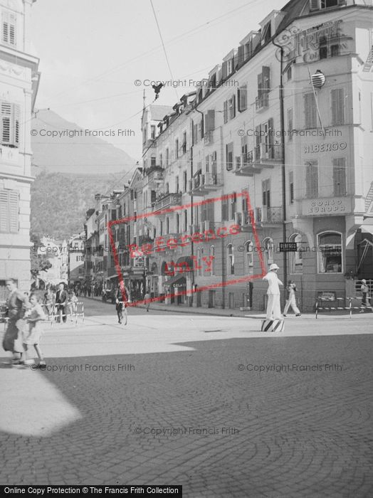 Photo of Merano, Traffic Policeman c.1938