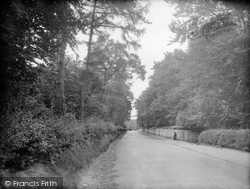 Epsom Road 1927, Merrow