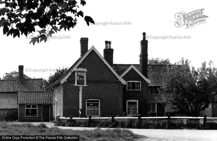 Photo of Metfield, Huntsman & Hounds Inn c.1955