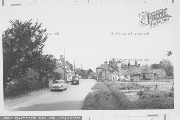 Photo of Metfield, The Village c.1960