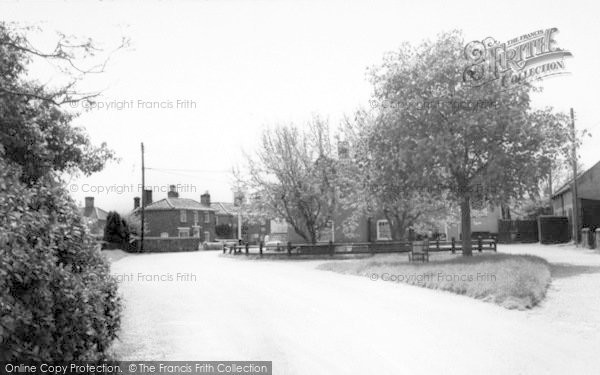 Photo of Metfield, The Village c.1960