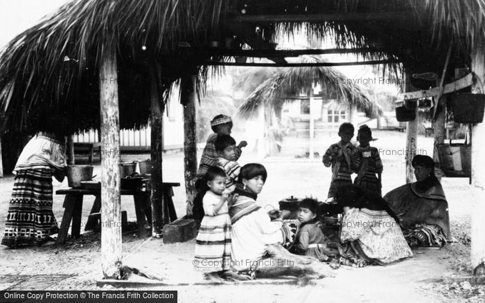 Photo of Miami, Musa Isle, Seminole Kitchen c.1935