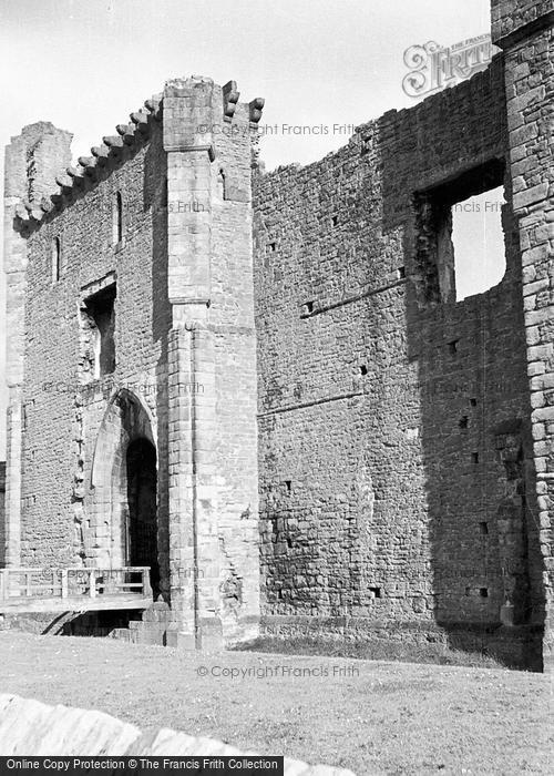 Photo of Middleham, Castle, Gatehouse 1952