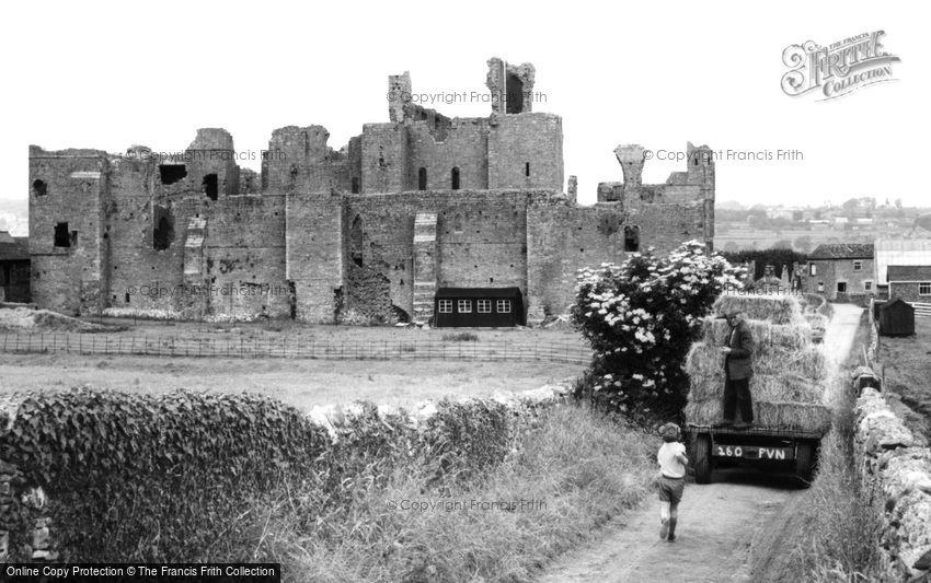 Middleham, the Castle c1960