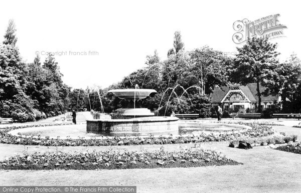 Photo of Middlesbrough, Albert Park Fountain c.1955