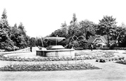 Albert Park Fountain c.1955, Middlesbrough