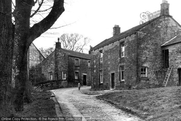 Photo of Middlesmoor, The Village c.1935